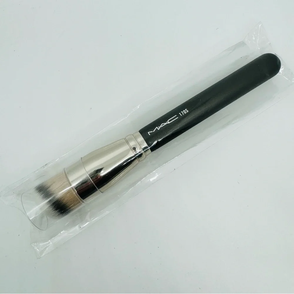 170S Mac Cosmetics Rounded Slant Brush Brand New Authentic